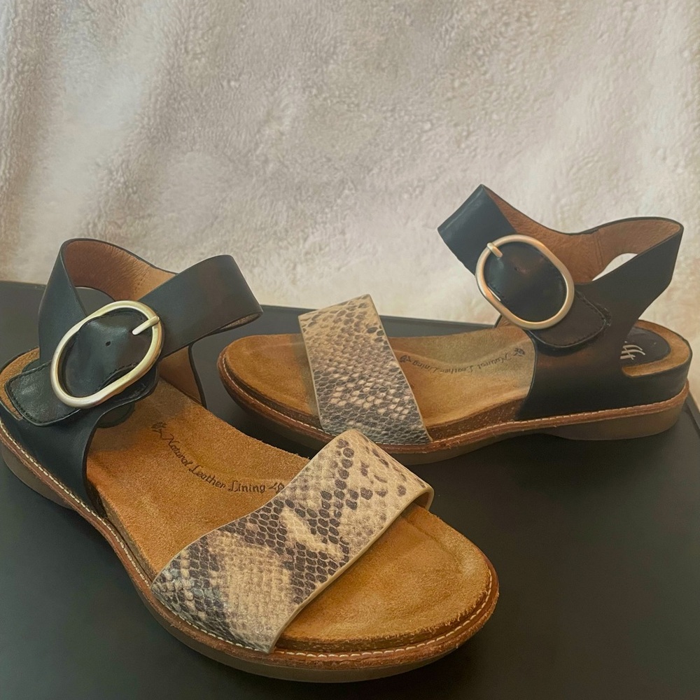 Sofft Black and Snakeskin Bali Sandal